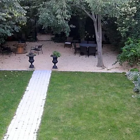 Cote Jardin Oda ve Kahvaltı Nîmes